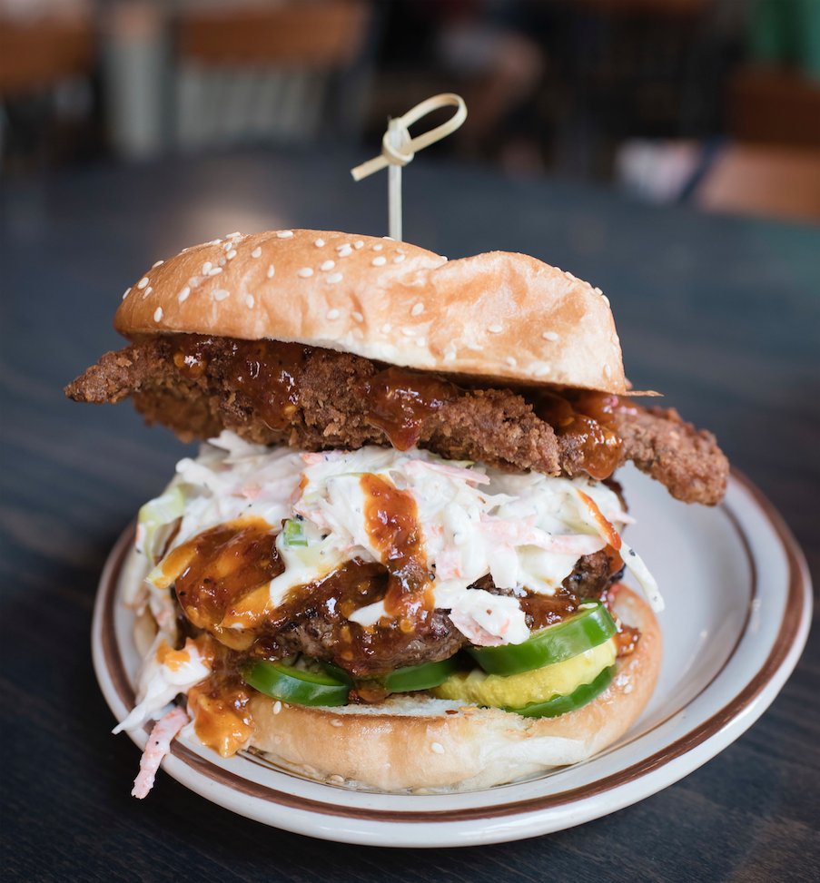 Cherry_Cricket's tweet photo. Prepare for battle -- Nashville Hot ⚔️🔥
Creamy honey black pepper slaw, beefy Cricket burger, crispy fried chicken skin, housemade pickles + jalapeños. Denver Burger Battle 2018 one day away. You coming?
#CherryCricket #PeoplesChoiceAward #Denver https://t.co/EiwuEzHZv7