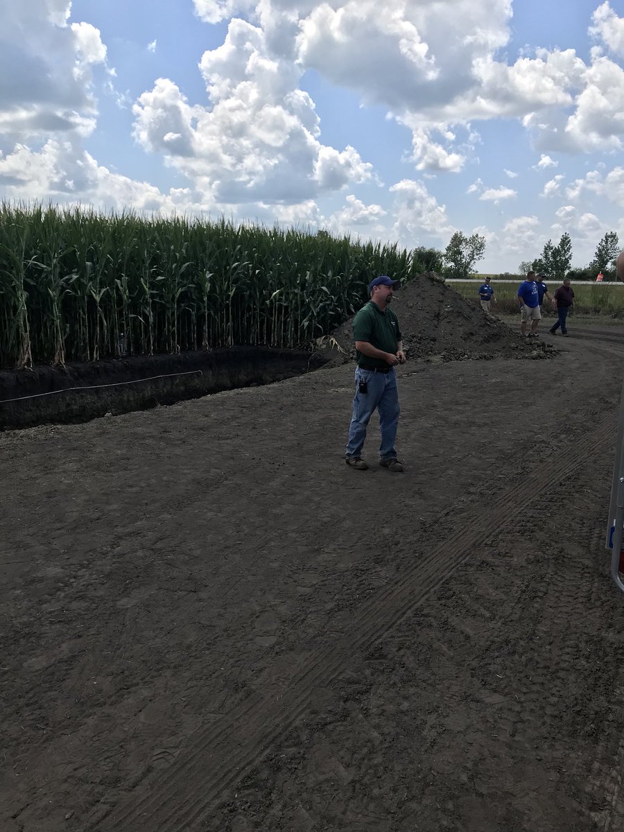 justjoshin_17's tweet image. Had a great time at the @precision_plant #PTIfarm today! @JWebsterAg and his crew have a good thing going here!