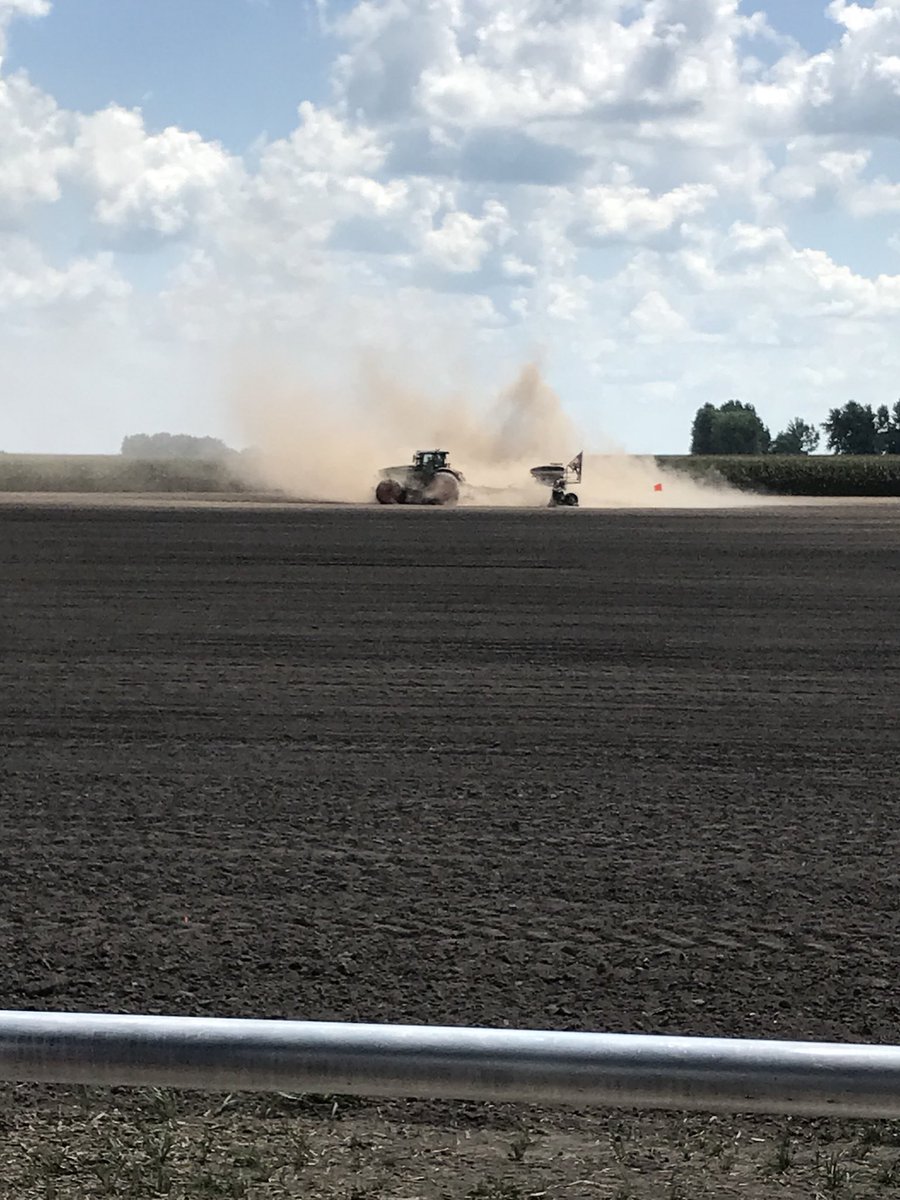 justjoshin_17's tweet image. Had a great time at the @precision_plant #PTIfarm today! @JWebsterAg and his crew have a good thing going here!