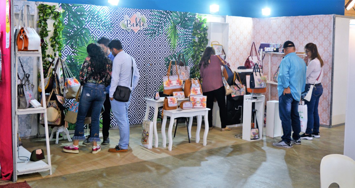 Segundo Día de Feria!!!
Nuestros empresarios exponiendo sus mejores productos.
#hechoamano #calidad #cuero #calzdo #tendencia #moda #EXPOASOINDUCALSCUERO2018