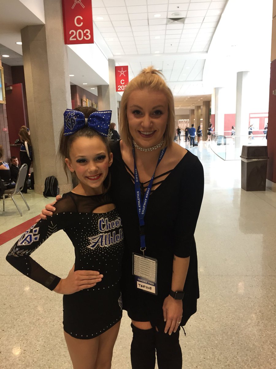 malstrickland's tweet photo. Happy birthday Taryne!! @misstarebear https://t.co/YBWdBPrAEP