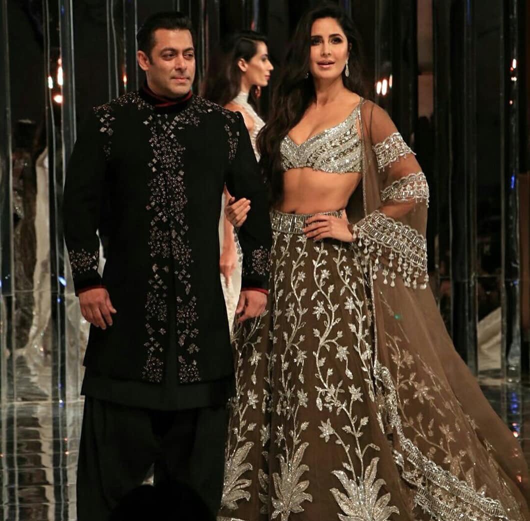 designkeesmedia's tweet photo. Couple of hour!!! @manishmalhotra05 strike a pose on the runway with muse #salmankhan #katrinakaif #manishmalhotra @beingsalmankhan.official #mumbai #jwmarriott #todayshow #photos #Graphics #ad #Creatives #bornofweb #Designkees https://t.co/4EY5fRHR8S