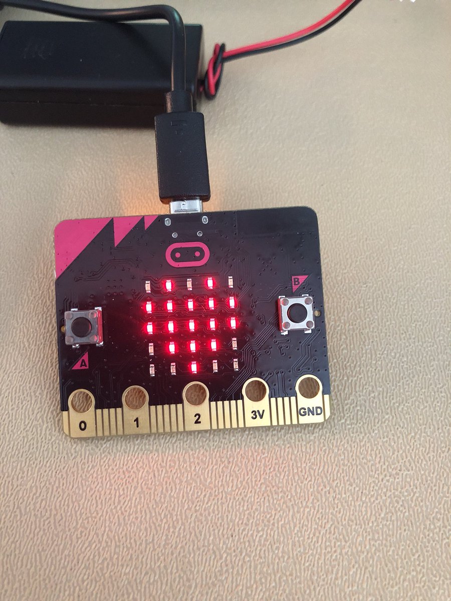 TaniaEichhorst's tweet image. Loving this micro:bit! #summerworkshop #codingispower #microprocessing #BackToSchool