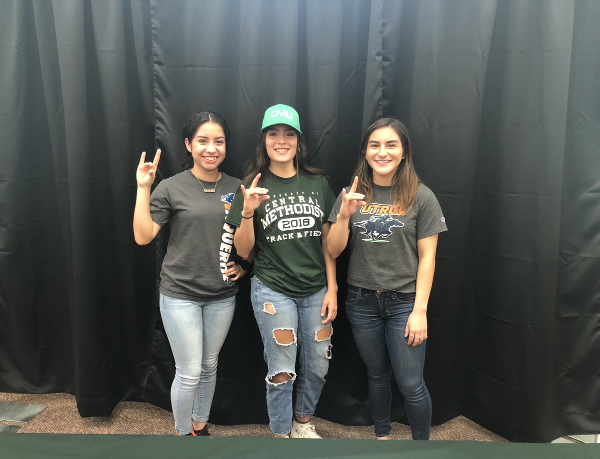 YvonneAyala_'s tweet photo. Congratulations to @classofphs_2018 grad @BrittanyCano12 on signing to run track at the next level! Brittany will be representing Palmview HS at Central Methodist University in Missouri! #CollegeSigningDay
#OnceALoboAlwaysALobo 
#LOBONATION https://t.co/PhSMs0xM8t