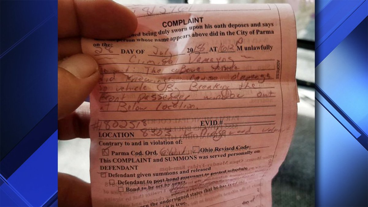 Man given citation after he smashed car window to rescue two dogs alone in a hot car. bit.ly/2n4jzt3?utm_so… https://t.co/P2FzQuTAMD