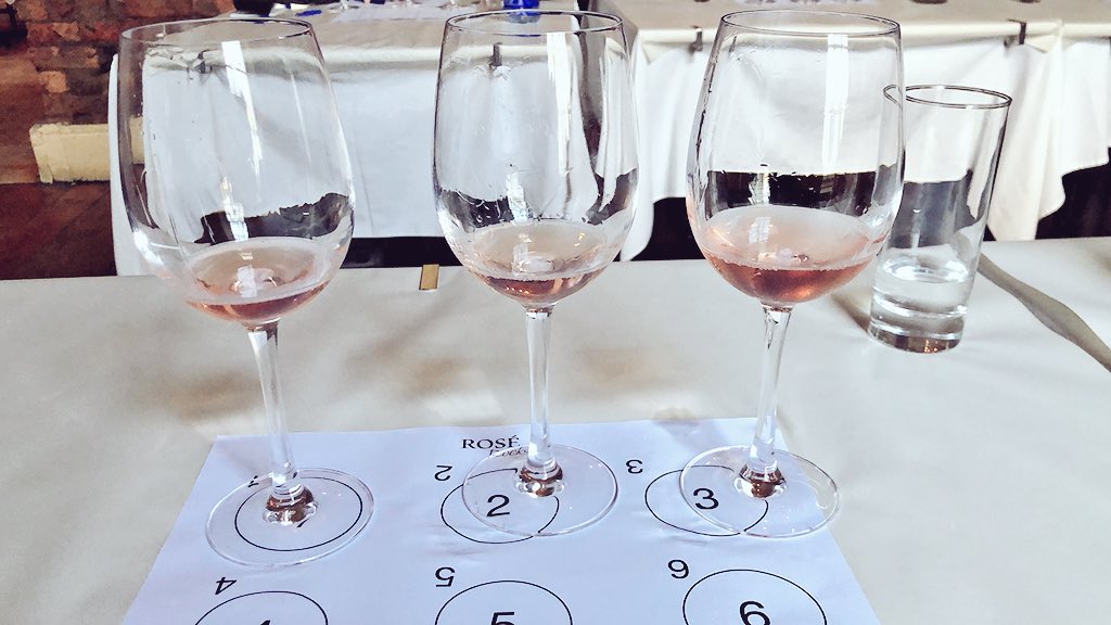 ishotimagesza's tweet photo. A really interesting afternoon judging @RoseRocksSA with @AllanMullinsSA @DlaminiPraisy @ShirleyG_sa @Vile8Nash & Tatiana. Great to see (mostly) consistent colour expression - onion skin - with this year’s entries. Thanks @Mackspill @SocietiBistro for organizing.
#RoseRocksSA https://t.co/kOjcSKQBre