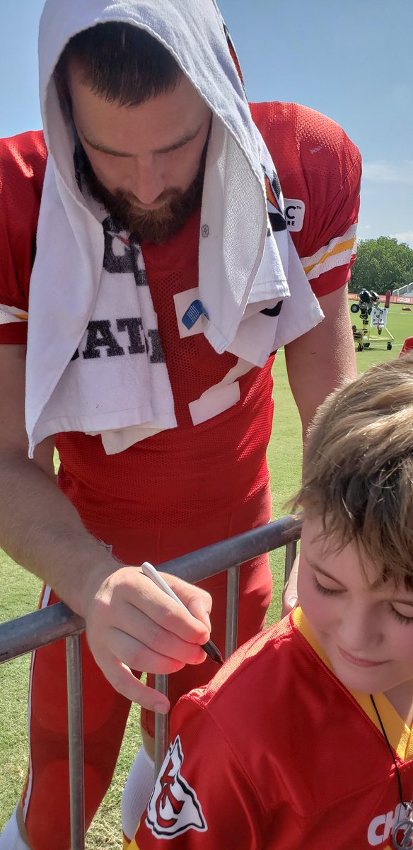 Amandaec96's tweet photo. @tkelce you made my son's summer!! Thank you❤💛 GO @Chiefs !!! @87Running #ChiefsCamp #ChiefsKingdom https://t.co/9EBPMJ7T2u