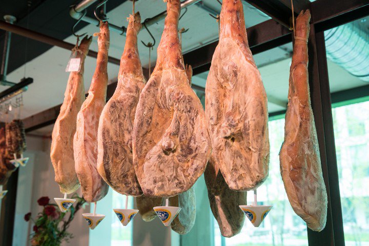 Op 8 9 en 10 oktober zijn we weer te vinden op de Folie Culinaire
mecc.nl/nl/bezoeken/ev…
Uiteraard als van ouds met de #herderham herderham.com .
Maar ook met mooie andere producten uit onze ambachtelijk Vleesrokerij Reinders .