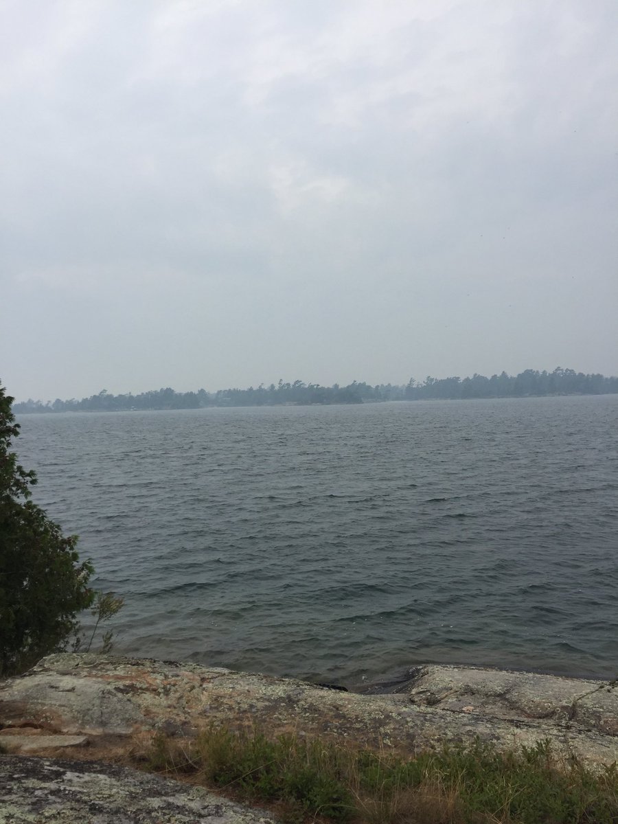 oconnorwrites's tweet image. Rain blew in last night, winds shift, skies cleared and then smoke - that’s not haze/mist - came rolling in this afternoon. Eerie, and as described by the kids, “it smells like smoked ham.” Stay safe fire crews! #parrysound33