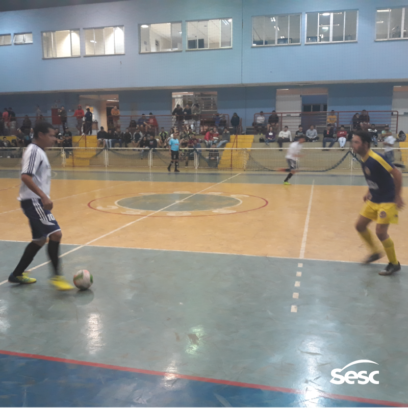 sescms's tweet photo. A bola está rolando na Copa Sesc de Futsal Dourados. A próxima rodada acontece hoje com duas partidas, a primeira às 19h com as equipes União FC contra a Juve. Logo depois, às 20h, é a vez da Moper Acabamentos enfrentar a Unidos do Bigode. Acompanhe a tabela no site do Sesc. https://t.co/URQI0mzsci