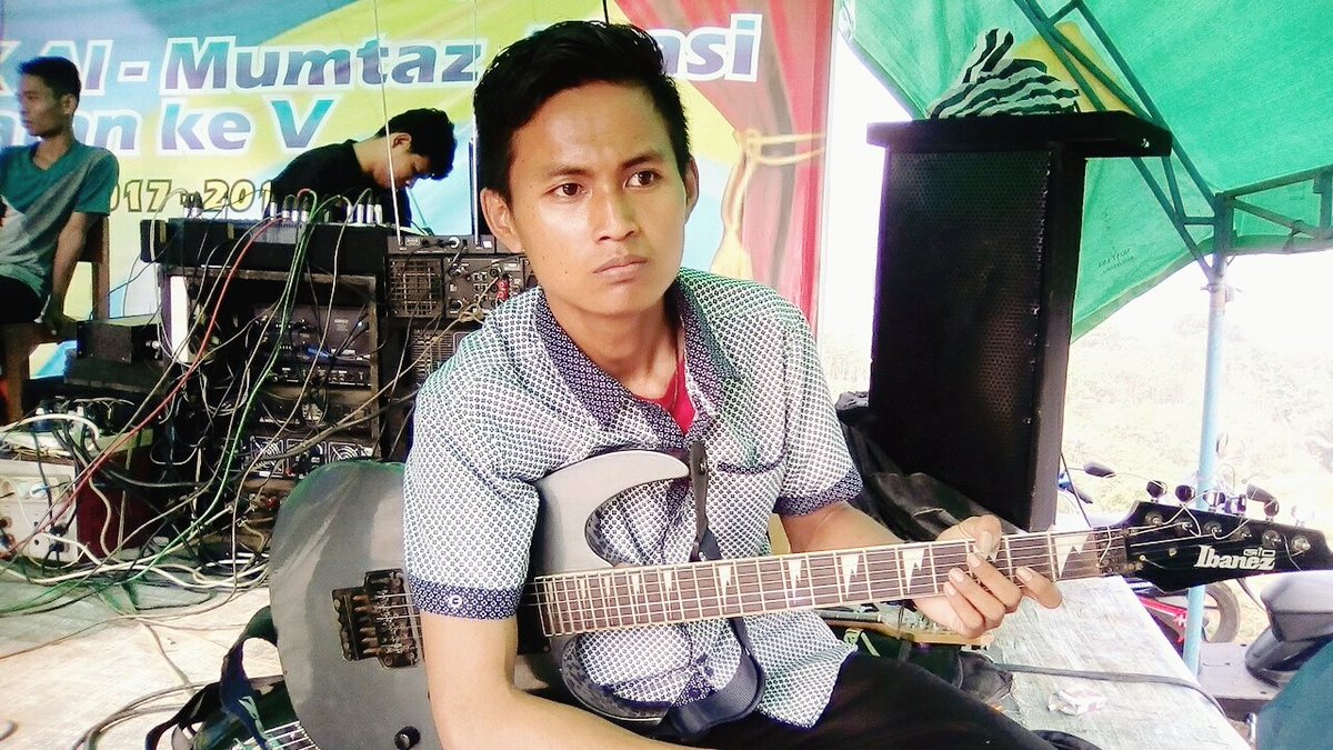 d_lasmana94's tweet photo. momen sebelum cek sound,, lihat penonton dulu...
#KLM #Lasmana https://t.co/EPZ95RshH4