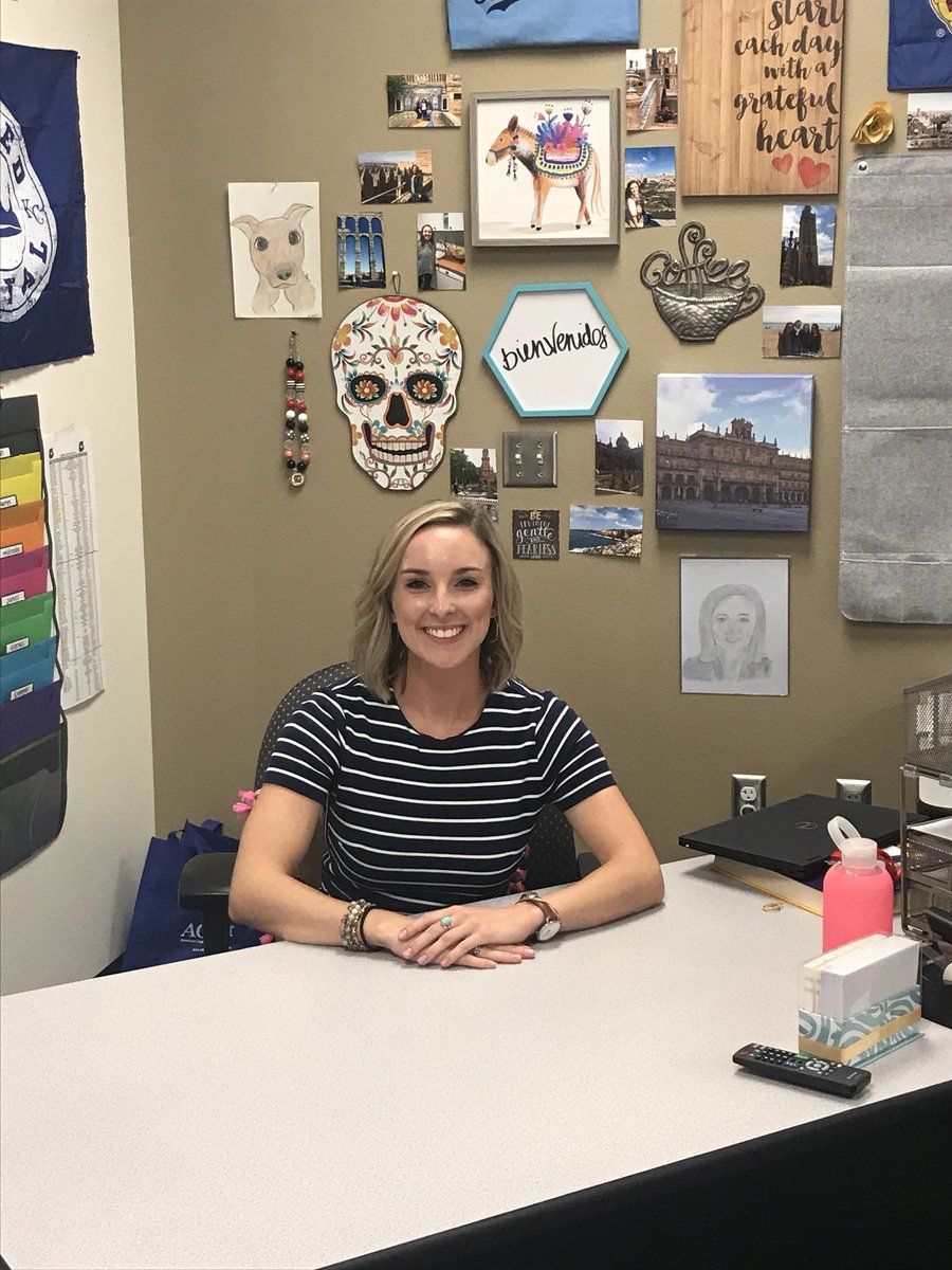 CombsHighSchool's tweet photo. New Spanish teacher Allison Meads had a great first day!!! Love the objectives listed on your board!!!@CombsHighSchool @JOCombsUSD #forward #KUJayhawk https://t.co/kBC2N9t73K