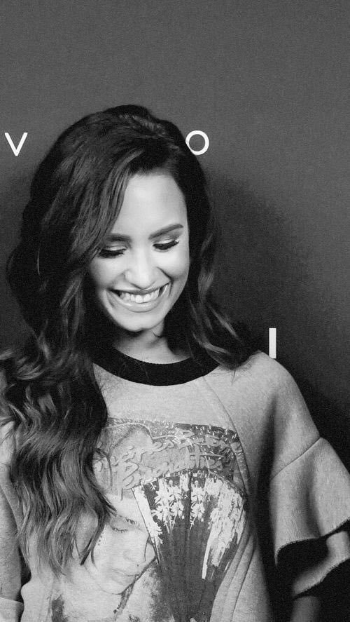 beclouisexxx's tweet photo. Just look at this smile we have all been blessed with, we’re so lucky 😍💗

#prayfordemi https://t.co/V7TLGmCoOG