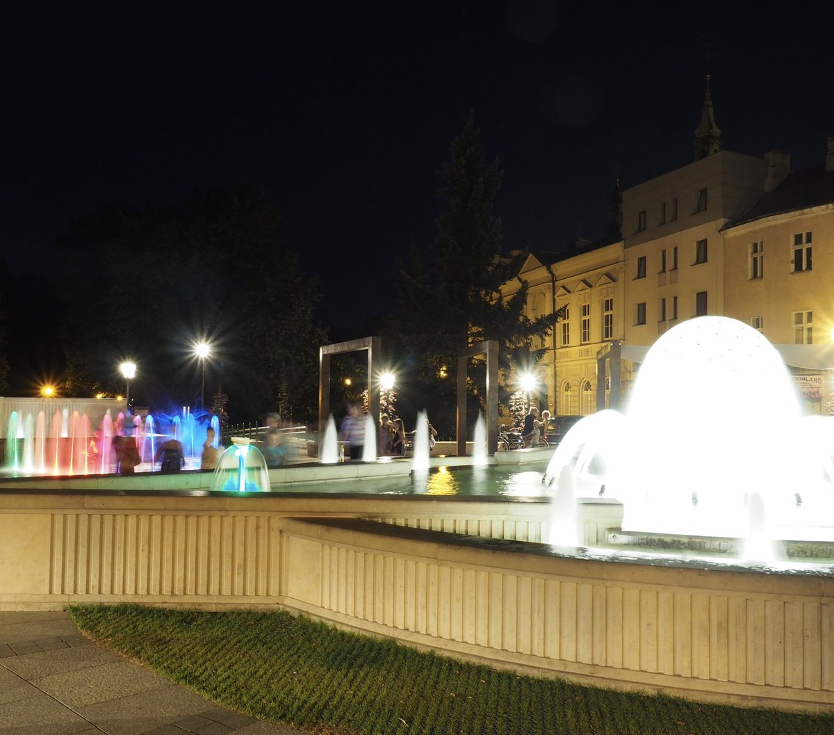 Szymon_K_Nowak's tweet image. #fontanna #noceidni #kalisz #fontann