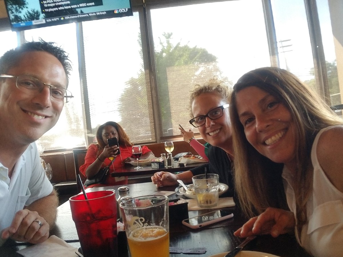 ITManager_jlee's tweet image. #techsplash2018 AppyHour with @sbtechgirl and @jillczyzyk