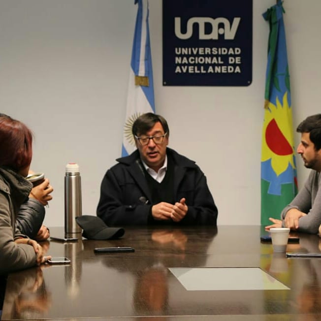 JorgeCalzoni's tweet photo. Estuve conversando con los representantes de los Centros de Estudiantes y la #FUNDAV sobre la situación  que atraviesa la #Universidad. 
En estos momentos es imprescindible seguir acompañando a todxs los estudiantes de la #UNDAV https://t.co/5E2wK9y3ed