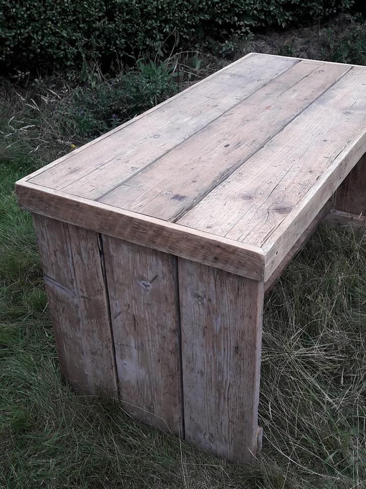 MattMaintenance's tweet image. Today's project: Bespoke 4-person garden table made from reclaimed scaffold boards.