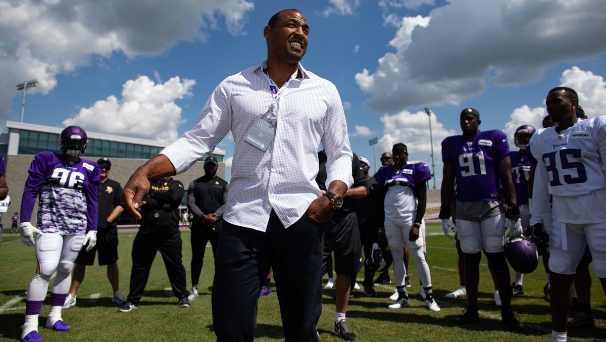 .@darrenwoodson28 is a big believer in Coach Zimmer's squad. #VikingsCamp https://t.co/YD83TWyTjI