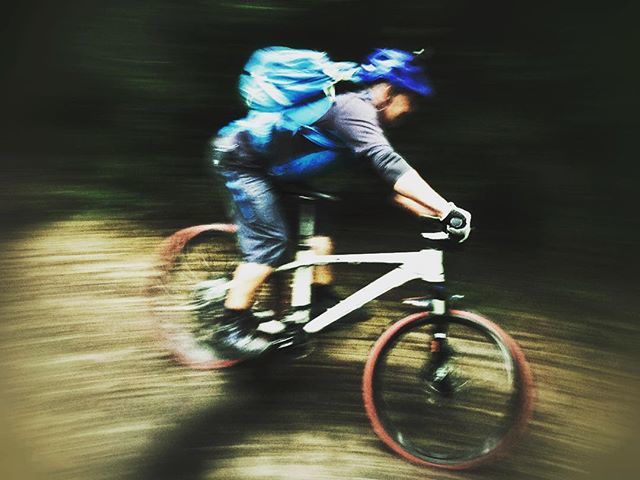Joolzephoto's tweet photo. Another awesome @saltairebrewery mtb blast led by @mtbcy #mountainbiking #saltaire #social #awesomefun #cycling #havingfun #keepingitlocal #blurryfast #partyspinforthewin #steps #bigdogtraining #lastminutedotcom #fastbutslow https://t.co/zmfi0VyqHG https://t.co/jI8ZNvKNcQ