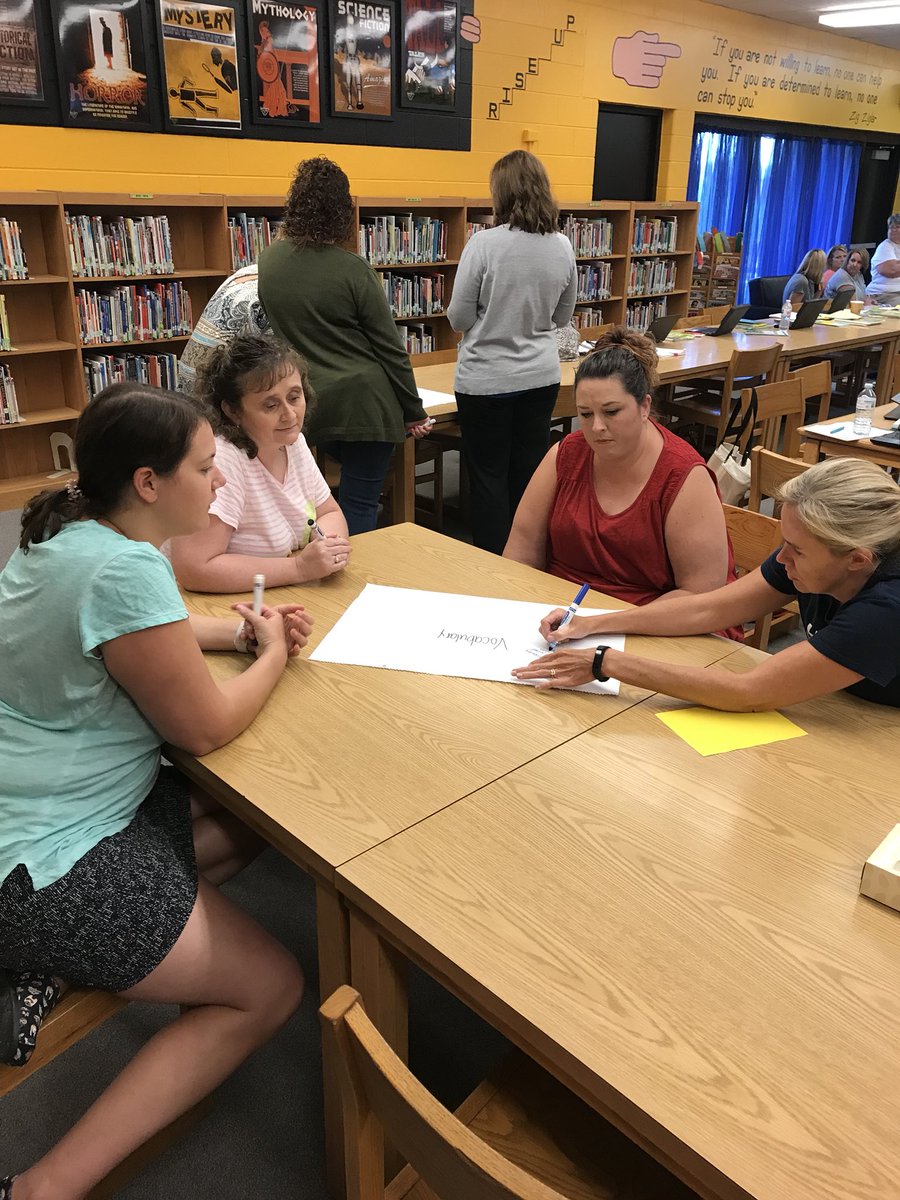 DrBlevins_M's tweet photo. Experienced @WCDE_TN DRA users explored ways to apply results to teaching strategies to help students close the gap. In this session, teachers also used Nearpod as a learning tool in their own professional development. https://t.co/UTEDPoRwOf