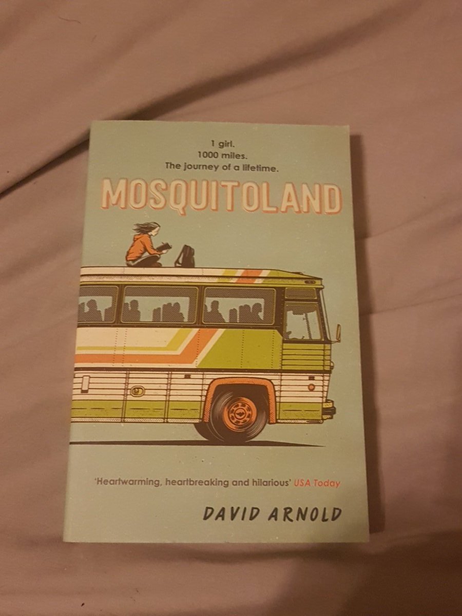 MiaInNarnia's tweet photo. @BookTubeAThon A bus! https://t.co/zhOFlcbX9c