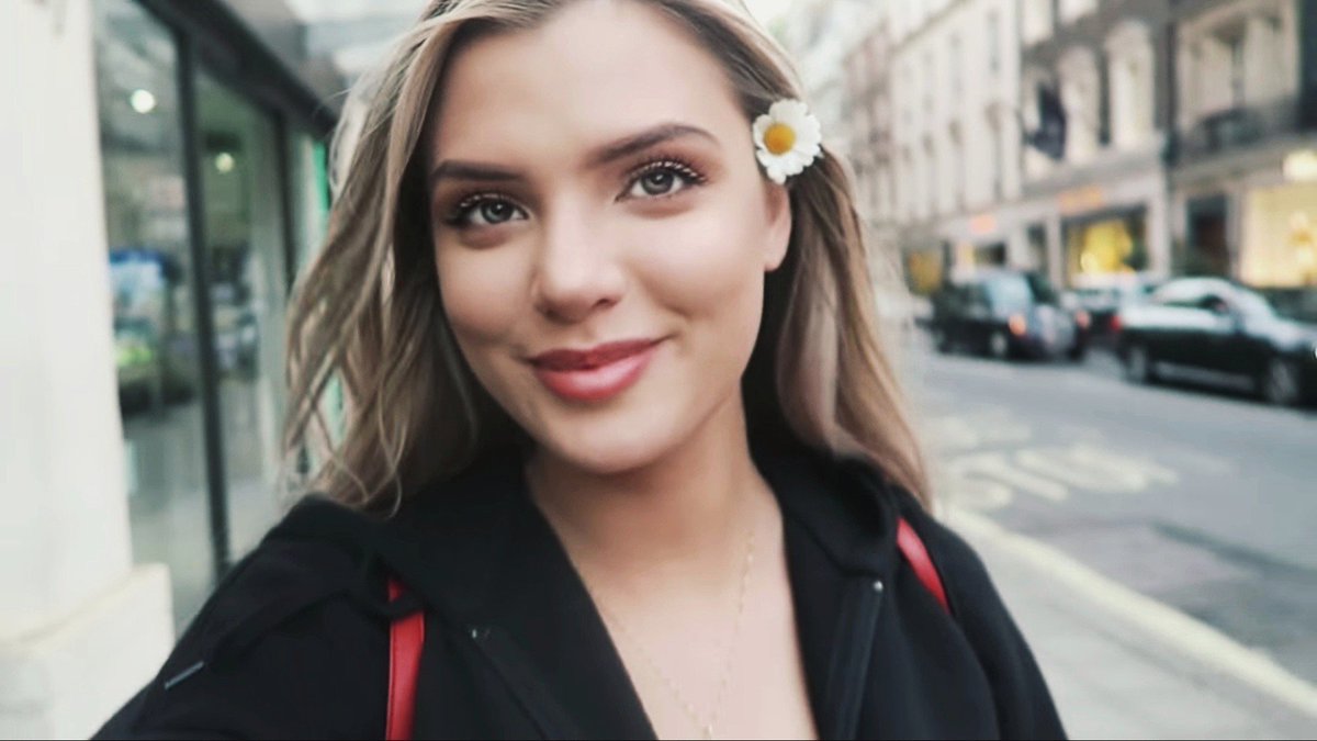 Seeing her happy makes me even happier✨