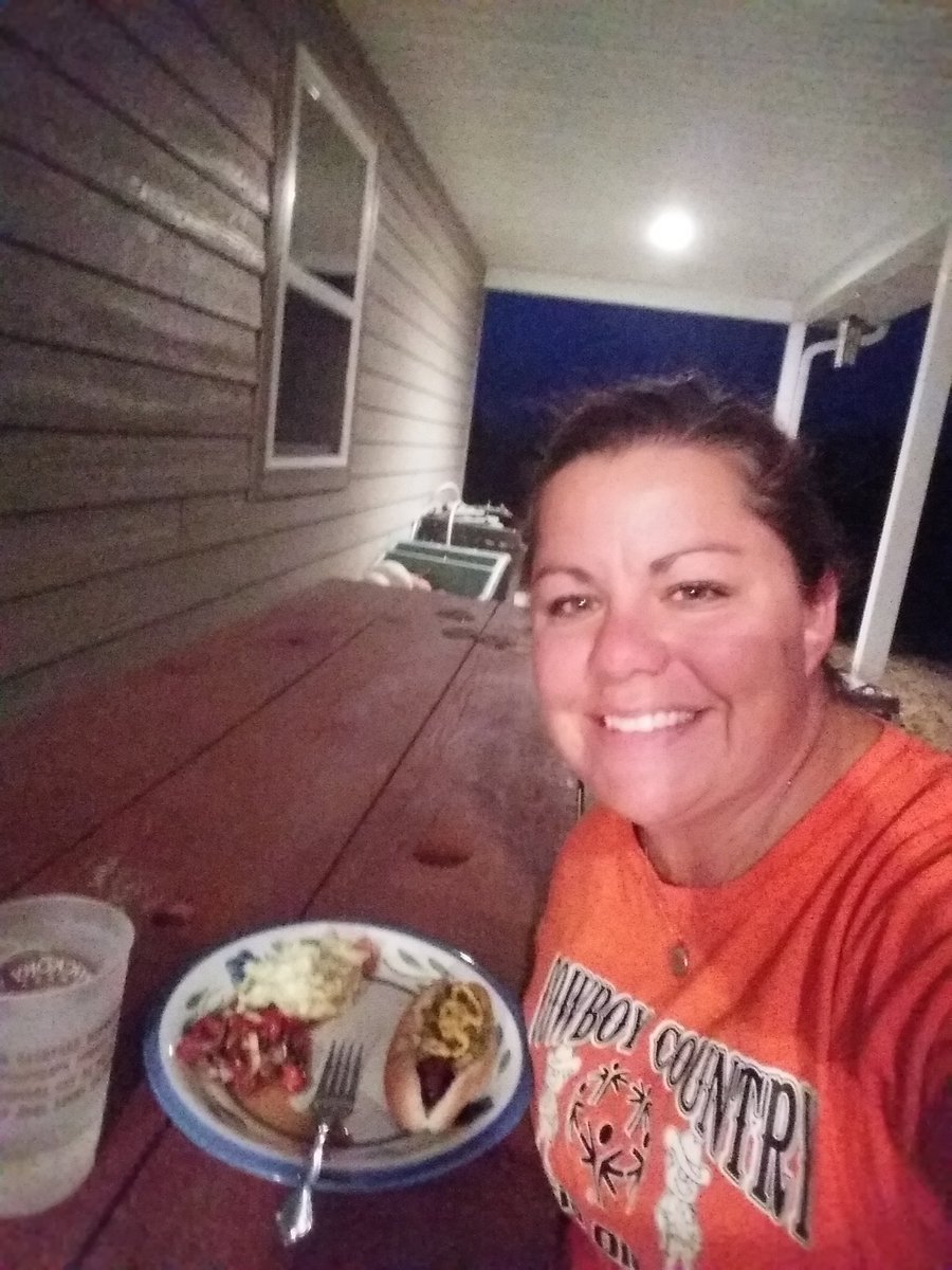 WilkersonK106's tweet photo. Late night picnic for 1! Yummy hot dogs, potato salad, beans and tomatoes! BINGO CARD COMPLETE! #SSBINGO #fultonproud @Miss_D_Valenti https://t.co/OI5cSFjQCA
