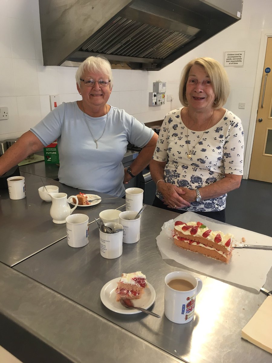 IMBridgnorth's tweet image. #backintheswing (1/4) better in time for yet more loveliness... starting w/my home benefice’s glorious (genuinely) All Age coffee morning w/dozens of favourites &amp;amp; brand new people coming &amp;amp; going &amp;amp; Eileen’s unbeatable hospitality and Sue’s b.e.a.u.t.i.f.u.l. cake! ❤️ #IMLife