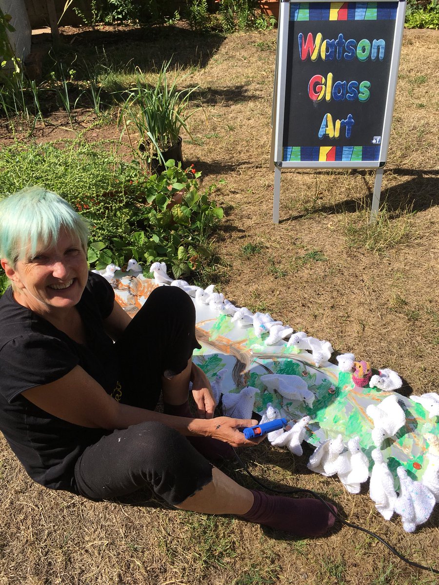mckellar_ali's tweet photo. A lovely afternoon with my friend Anne!  And she is at it again. This time conjuring up a fabulous tree display from 45 @SYDNICentre doves for guess what...@AITPLeamington this very weekend! https://t.co/RqD2ebWk1B