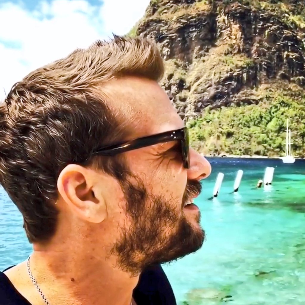 Sofie Gabrielmacht Harvey Suits Gabriel On Instagram 17 ガブリエル マクト 昨年 旅行先で撮影された動画より 暑いので涼しげな写真をと思ったのですが ｇｍのお髭が少し W カリブ海に浮かぶ常夏の島セントルシア 海の色がとても美しいですね