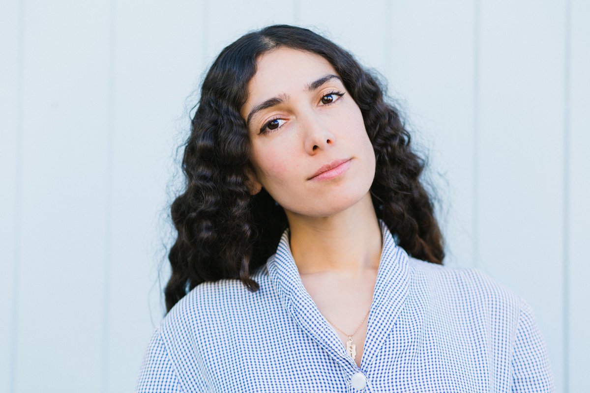 pickathon's tweet photo. Listen to singer and acoustic guitarist @BedouineMusic who echoes sounds from the 1960's North American folk songwriters. You don't want to miss her second #pickathon2018 performance at #starlightstage at 11:40pm 😍🎸https://t.co/PK5P4XsX1C https://t.co/1Mg1qTbXDP
