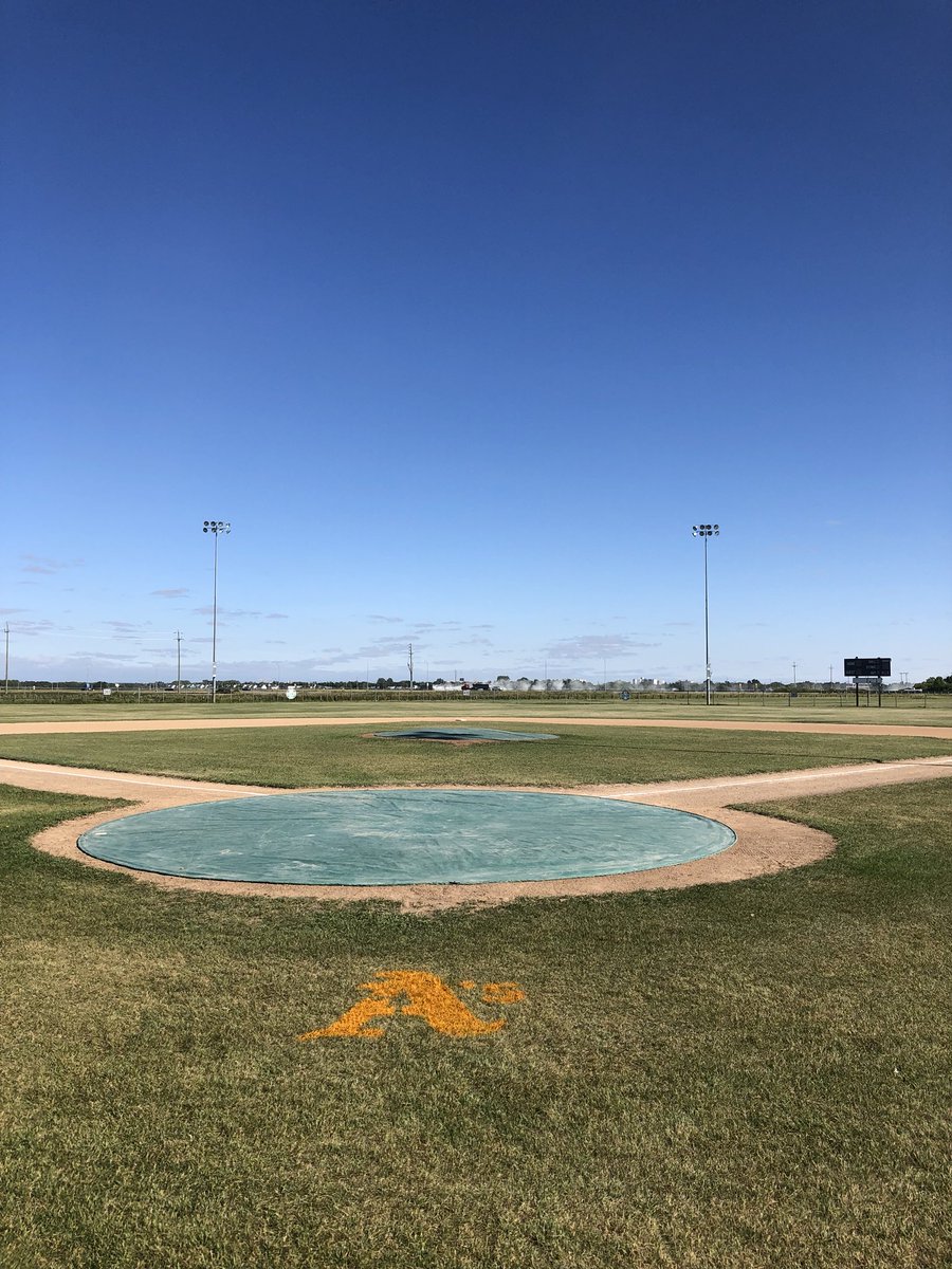Little over an hour till first pitch at the beautiful Optimist park, $3 at the gate #CHBL