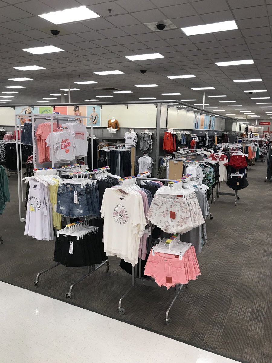 Team member Audrey knocked it outside of the park with the license shop! So excited to showcase all our BTS shops in the front runway! #.                #i🖤the90s #southportstylesquad #t1789 #denimandtees