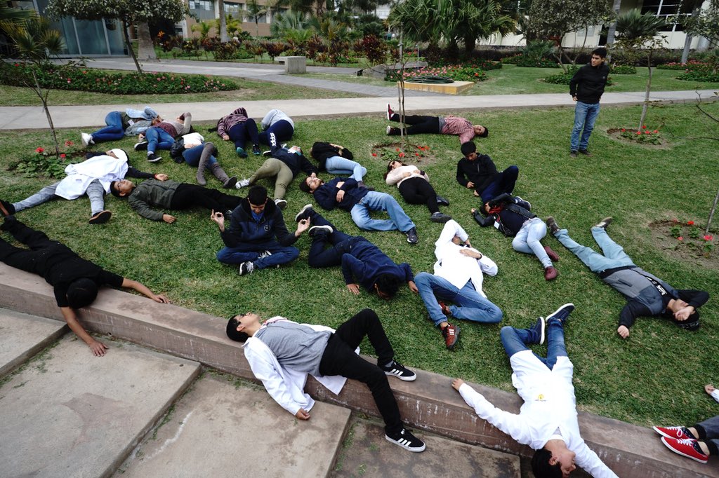 NanoGoch's tweet photo. Así acaban mis estudiantes después de #NanoElPotencialCosasPequenas en @pucp #CdeCPeru https://t.co/n0M6iXhNXn