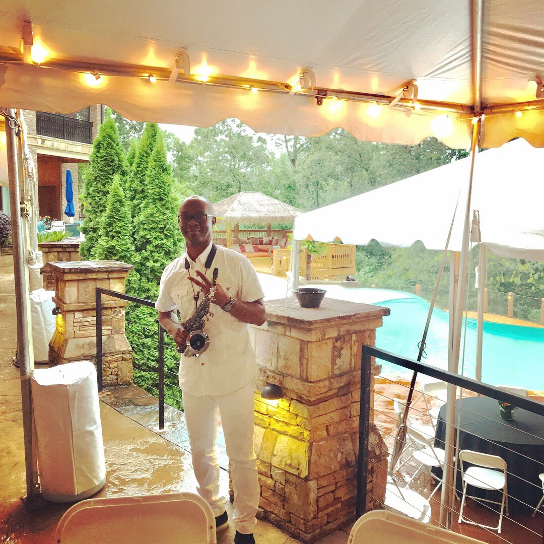 JasonBitten's tweet image. Ayyyee!! I’m up in Atlanta tonight under the tent soothing by the pool!! #smoothjazz #underthetent #sootherofsouls #thankful