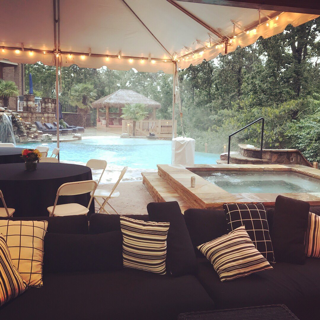 JasonBitten's tweet image. Ayyyee!! I’m up in Atlanta tonight under the tent soothing by the pool!! #smoothjazz #underthetent #sootherofsouls #thankful