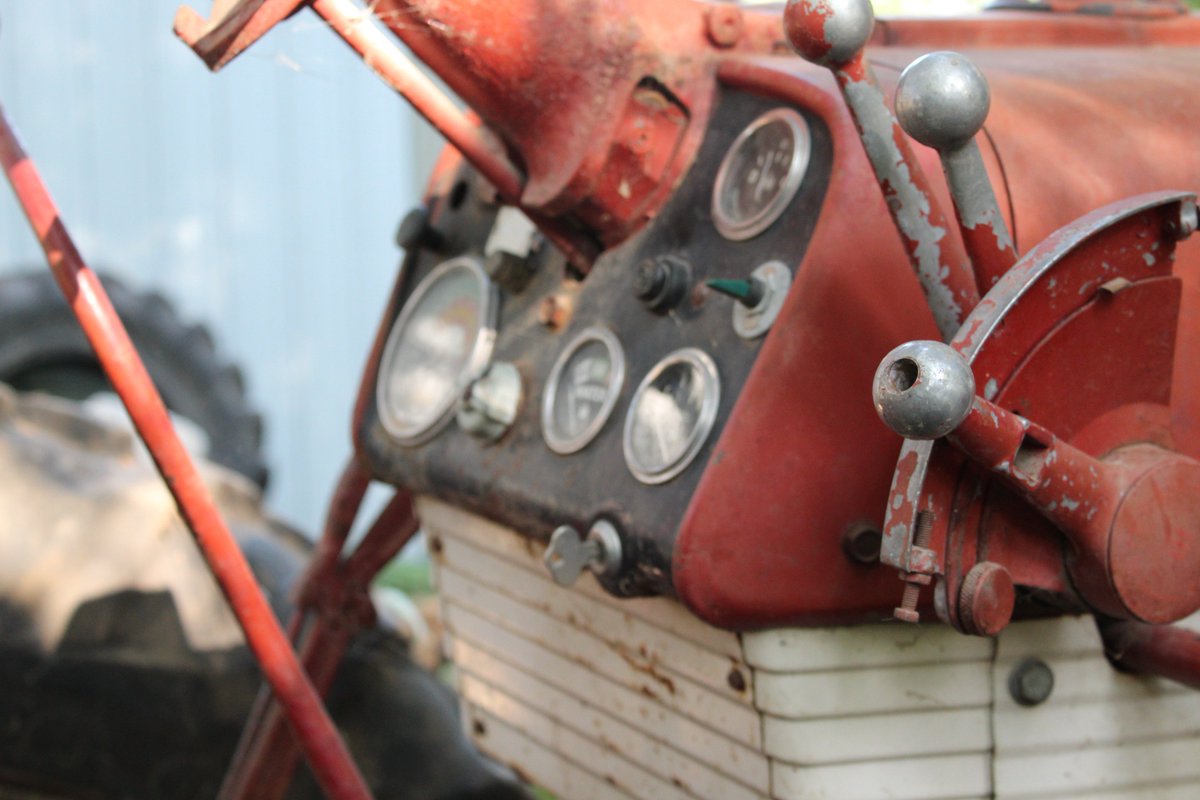 NevadaFFA's tweet photo. Farmall 560, fast hitch, wide front, front weights, been shedded #barnfresh #tractor @iowaffa @NationalFFA https://t.co/DbsyN83CQP