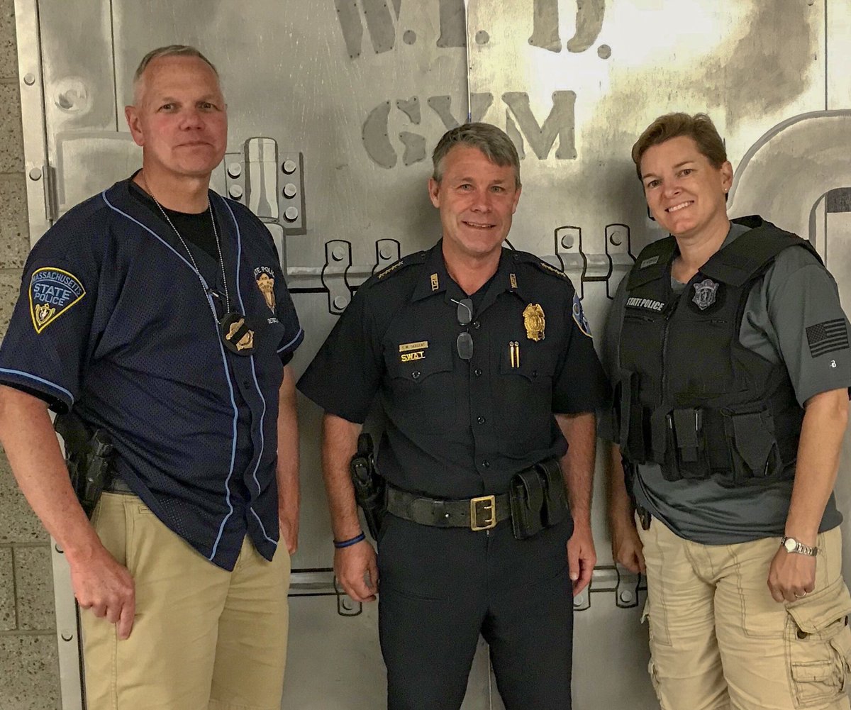 KerryGilpin's tweet photo. Spent today with MSP Violent Fugitive Apprehension Section (VFAS) in #Worcester with Lt Col Chris Mason. Then had the pleasure of meeting with @WorcesterPD Chief Steve Sargent. #Teamwork https://t.co/kc5VOPHwuu