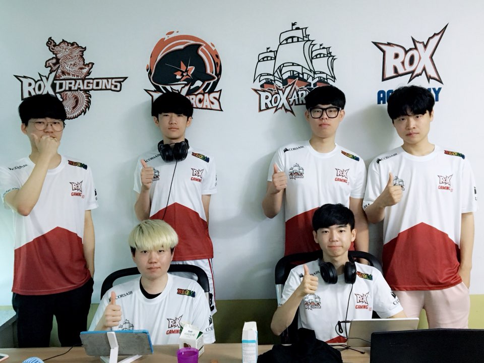 roxgamingpro's tweet photo. 무적함대 출항준비 완료!

@iloveyoungjoo -YOUNGJOO
@Suri_EA - SURI
@ko_mel_mc - melverC
@Sweet_M4NGO - mango
@JyEngineeus - ngee (Engineeus)
@EA_suriXD - Salvage

@VaingloryKR 프로리그는 오늘 오후 8시에 시작합니다.
https://t.co/uEHp0zC4XK

#ROXWIN #ROXARMADA #ROXGAMING #VPL https://t.co/BM39diufY7