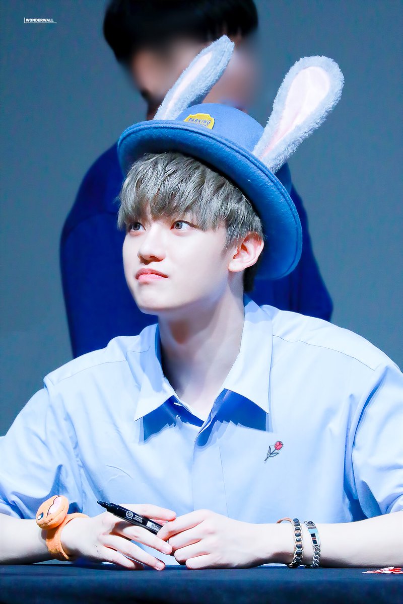 sunghyun960316's tweet photo. 180729 신나라 예판 팬사인회 @동자아트홀

#인투잇 #IN2IT #김성현 #성현 https://t.co/U0nEUvTalL