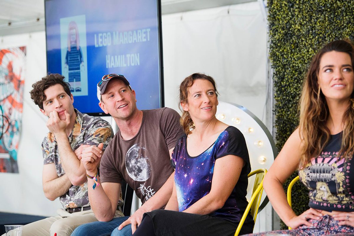 Gordeauz's tweet image. While @astroduff @tamarastro and I (team astronomy) didn't win the best ever science quiz at splendour, we did have fun! Science was the winner at the end of the day. #ScienceTent #scienceinthegrass 
 @SITG #sitg2018 @holkershaw @FizzicsEd