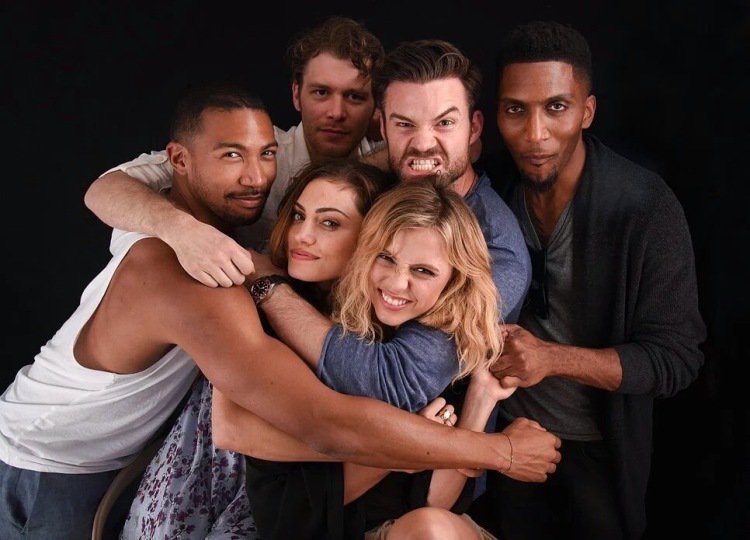 isalbelle's tweet photo. Vocês vão estar sempre no meu coração. Always and forever ⚜️

#GoodbyeTO #TheOriginals #AlwaysAndForever https://t.co/GfA0vvosog