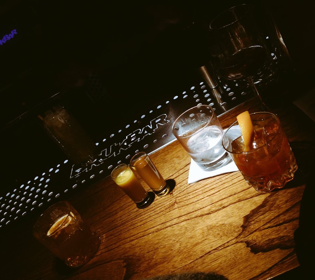 La barra de <a href="/BrukBarBA/">BrukbarBuenosAires</a> se prepara para #TheBourbonCocktail. Los jueces están evaluando los cócteles exclusivos, y hasta el 20/8 están disponibles para que todos los descubran.