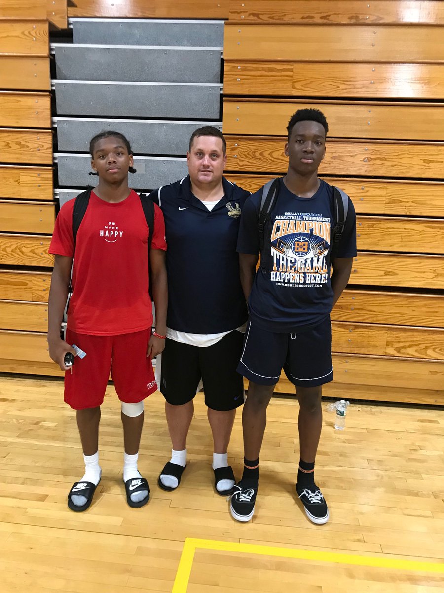 Good luck to our guys Caleb Simmons and Zechariah Barnes this weekend as they compete in the BCANY showcase games competing against teams from all parts of the state. Both men representing Newburgh Basketball well on and off the court . Go Goldbacks!!!
