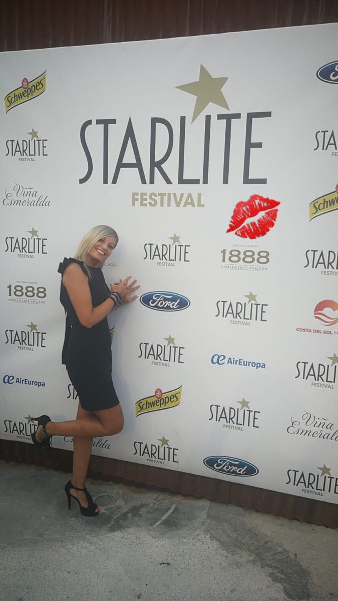 noayaro2012's tweet photo. Y tu sonrisa nos iluminó @pabloalboran. Gracias por ser nuestra estrella preferida de @StarliteFest. Has vuelto a hacerme sentir viva!!! Te adoro!! ❤️😘 https://t.co/DOlEfWjPsn