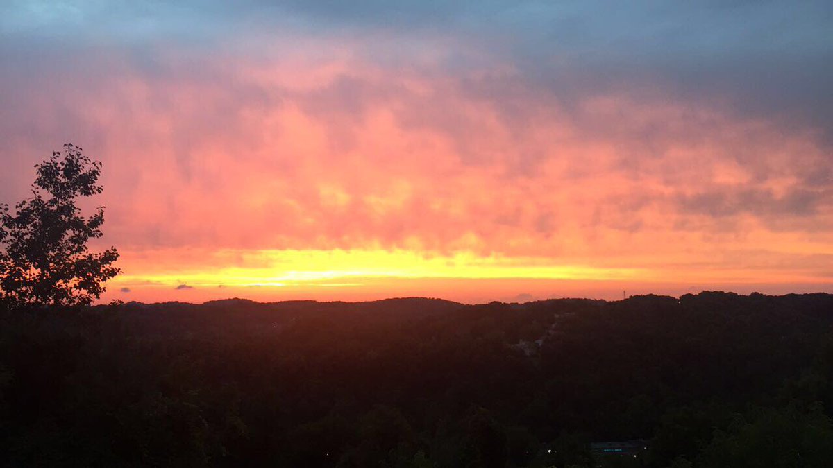 Alex_Marc77's tweet image. Summer sunset over Western #Pennsylvania looking towards #Pittsburgh