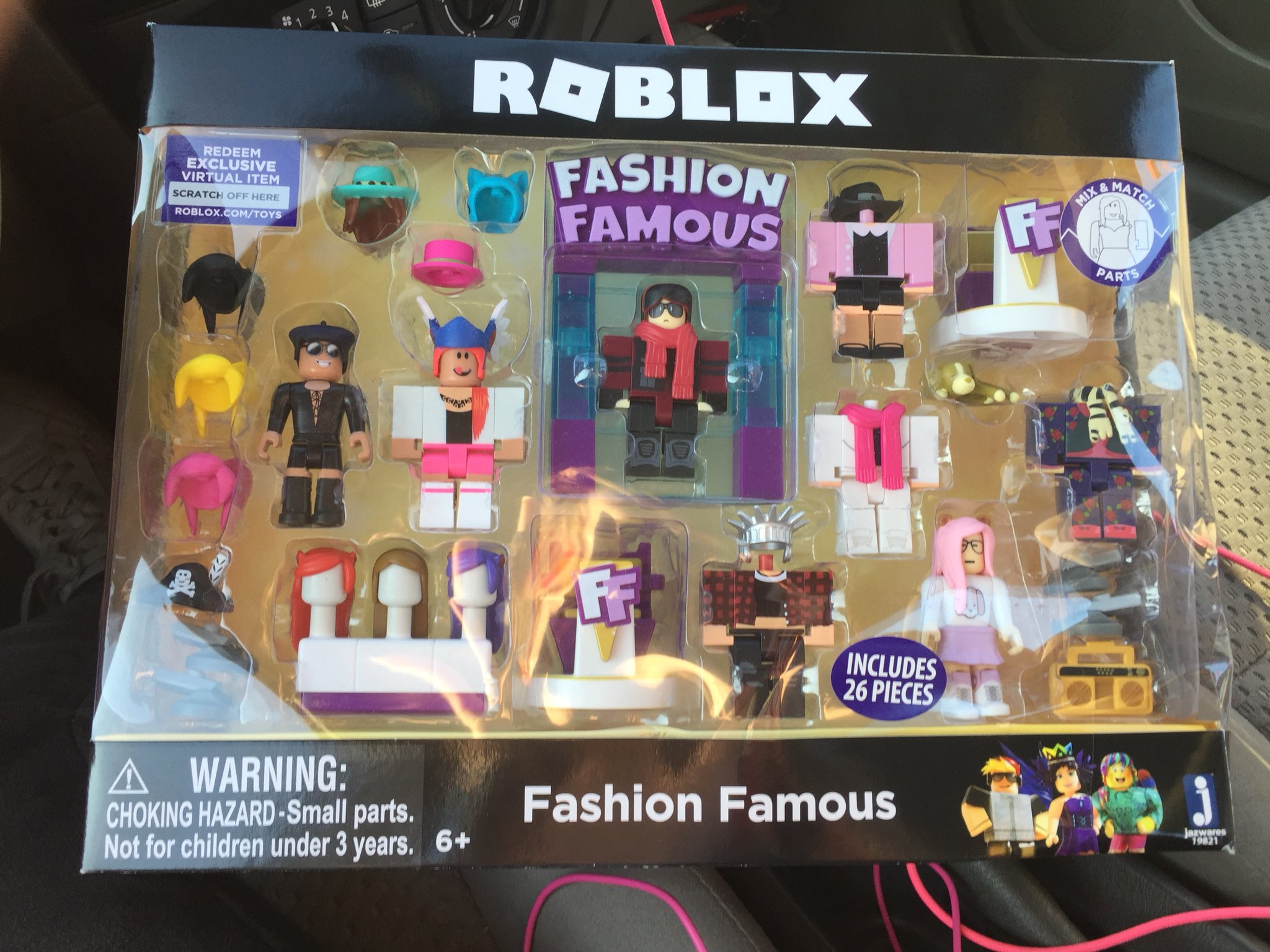 Bonnabellerose On Twitter Still On The Hunt For My Toy The Store Associate Didn T Understand What I Meant By Asking Them If They Had The Next Series Of Roblox Blind Boxes - roblox fashion famous toy