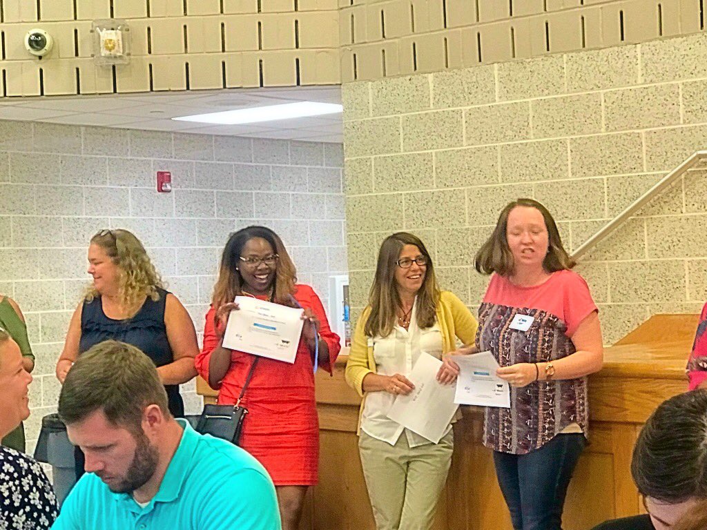 TheLearningDr's tweet image. Winner, winner chicken dinner! Great prizes won after a great day of presenting and learning! #TechSplash2018 #AppyHour @NJAET_org