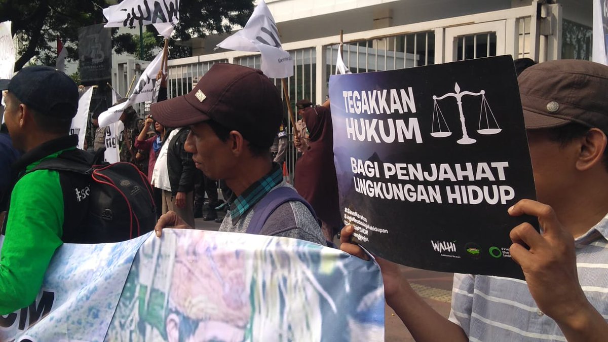 walhinasional's tweet photo. #2019EnergiBersih #2019PolitikBersih berkeadilan bagi masyarakat, Aparat penegak hukum jangan biarkan penjahat lingkungan hidup terus menerus merusak Bumi kita ! @KementerianESDM @DivHumas_Polri @KementerianLHK
#2019EnergBersih
#EndCoal
#StopBatubara https://t.co/6YhQqoglMl
