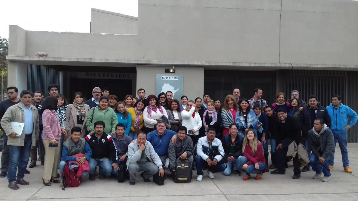 eet3123's tweet photo. Nuestros docentes se capacitan en Aulas Virtuales y Web2.0 - @Tecpetrol
#AulasVirtuales #AulaExtendida https://t.co/StsiDRaY0e